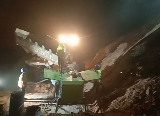 混凝土液壓濕噴機(jī)施工現(xiàn)場